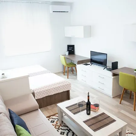 Apartment Apartman Lara 2