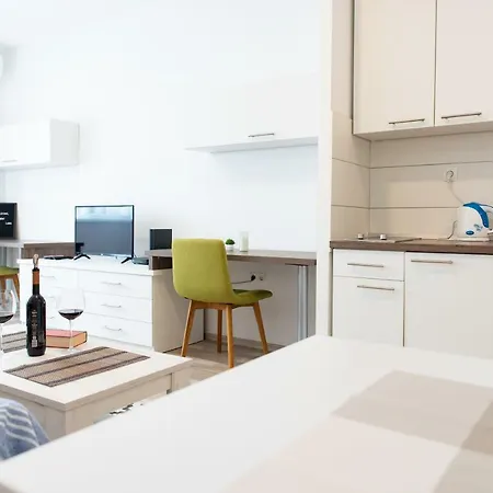 Apartment Apartman Lara 2